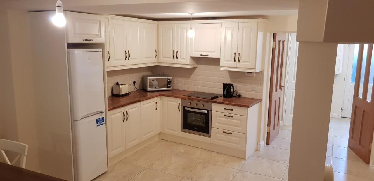 Дома для отпуска 3 Bedroom newly furnished cork city Корк-4