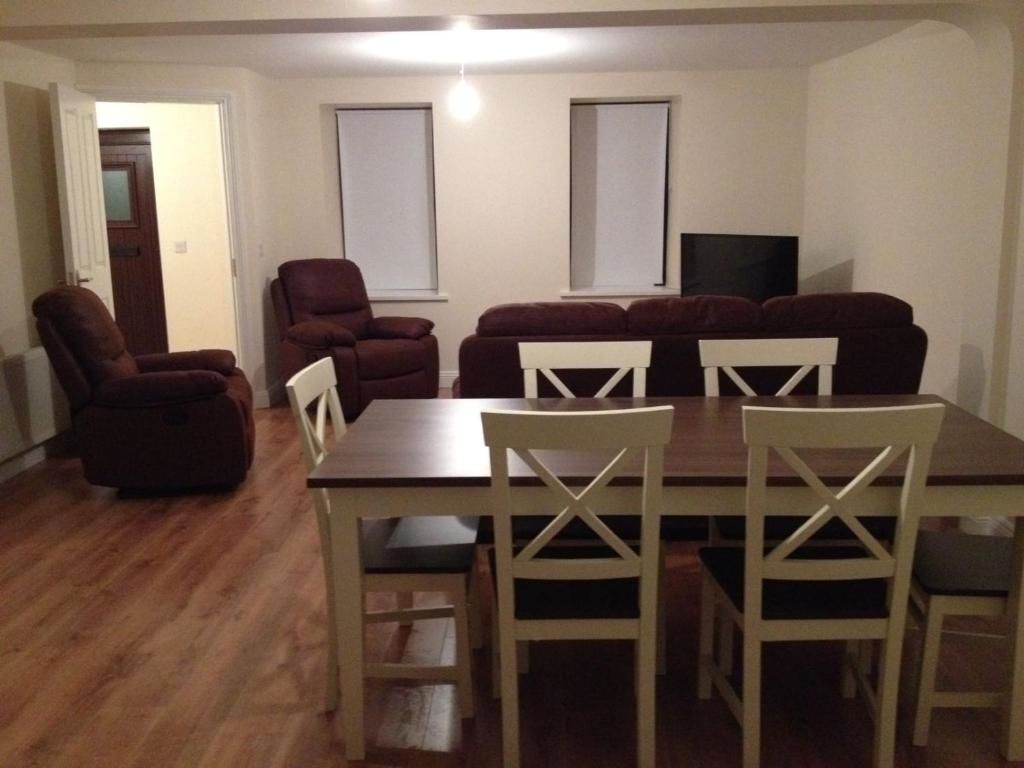 Дома для отпуска 3 Bedroom newly furnished cork city Корк-23