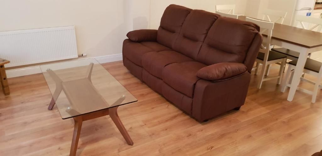 Дома для отпуска 3 Bedroom newly furnished cork city Корк-24